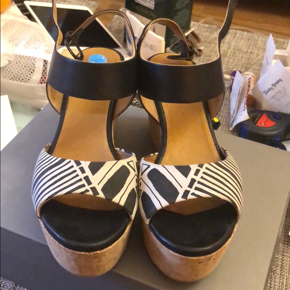 Designer shoes - Picture 3 of 5